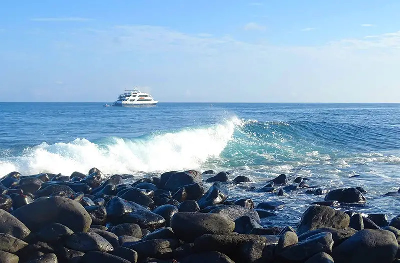 galapagos cruise ship