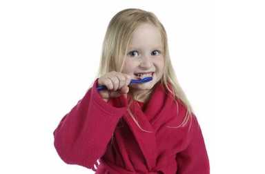 girl-brushing-teeth1