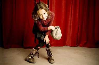 girl-on-stage-theater-listings