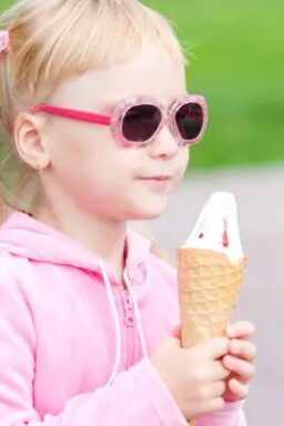 girl-with-ice-cream