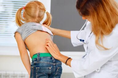 girl-with-scoliosis