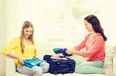 girls-packing-suitcase