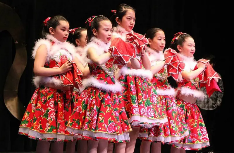 students perform a Chinese folk dance