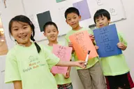 children learning chinese