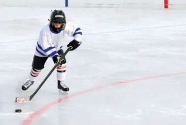 kid-playing-hockey