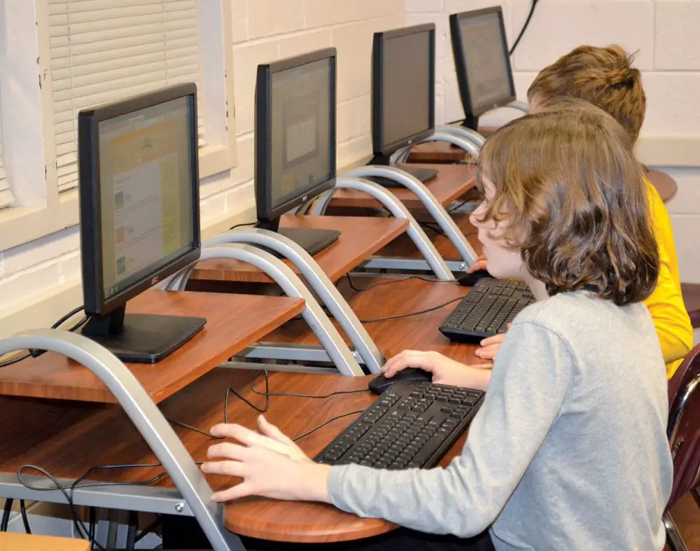 kids in a computer lab