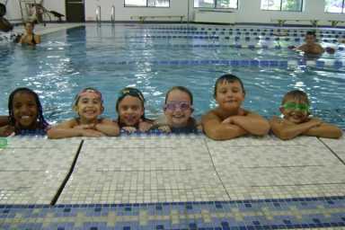 kids-in-swimming-pool