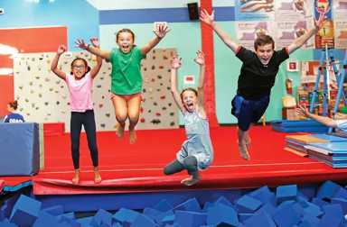 kids-playing-indoor-gym