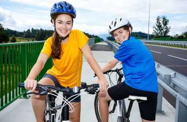 kids-riding-bikes-with-helmets