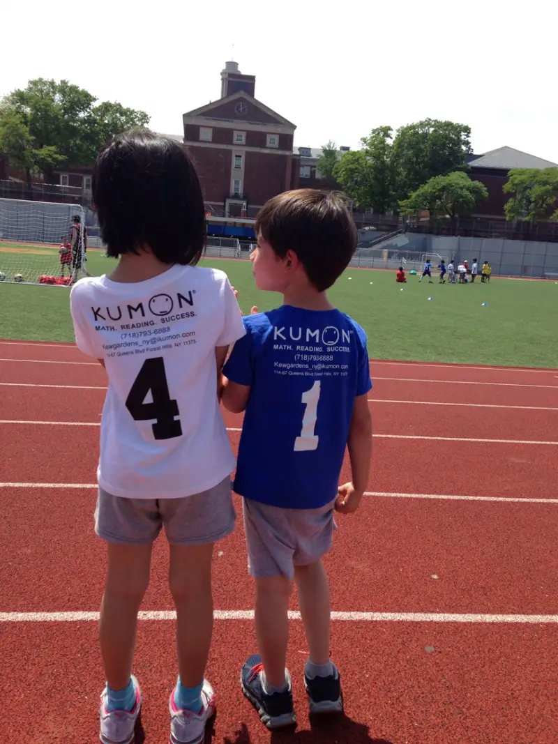 kids wearing kumon shirts
