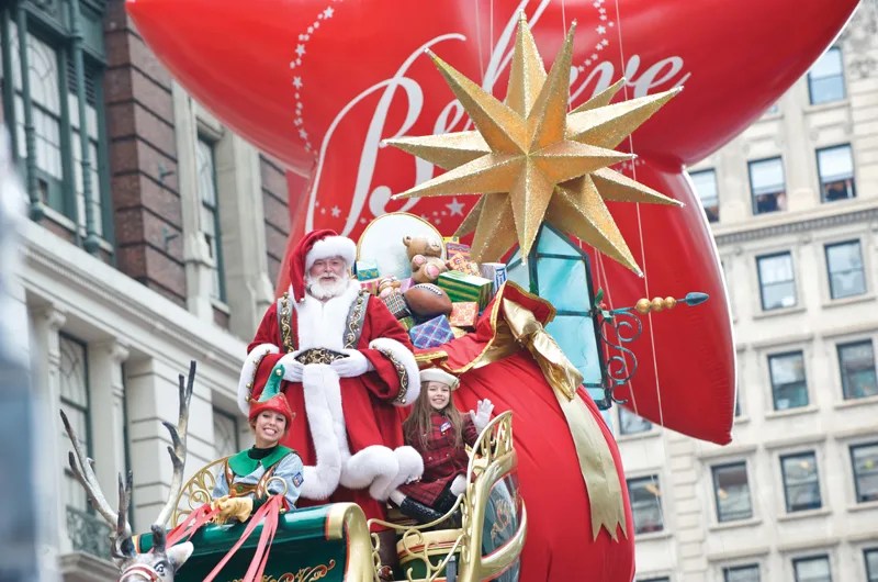 macys thanksgiving day parade santa