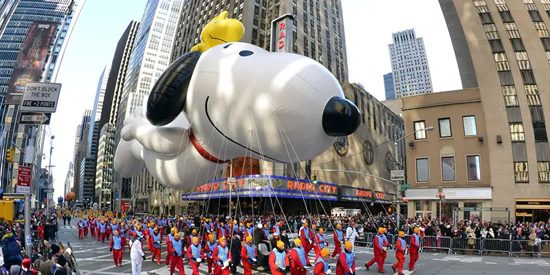 macy's thanksgiving day parade snoopy balloon