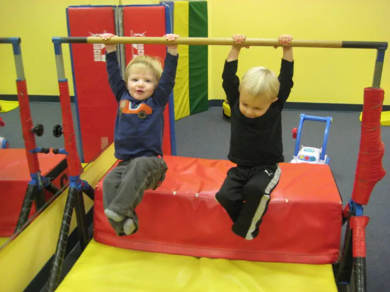 kids on gymnastics bar