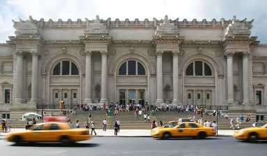 Exterior of Metropolitan Museum of Art, free weekend Museums on Us