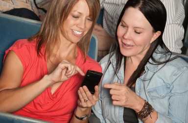 mom-bragging-with-cell-pictures2