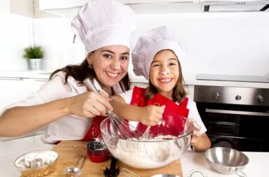 mother-daughter-baking