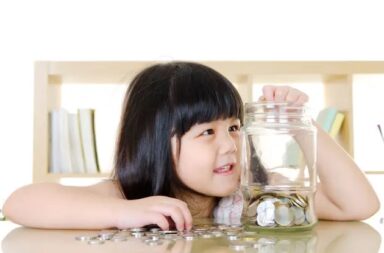 ndchild-counting-change-in-jar