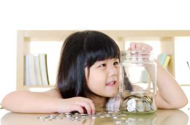 ndchild-counting-change-in-jar
