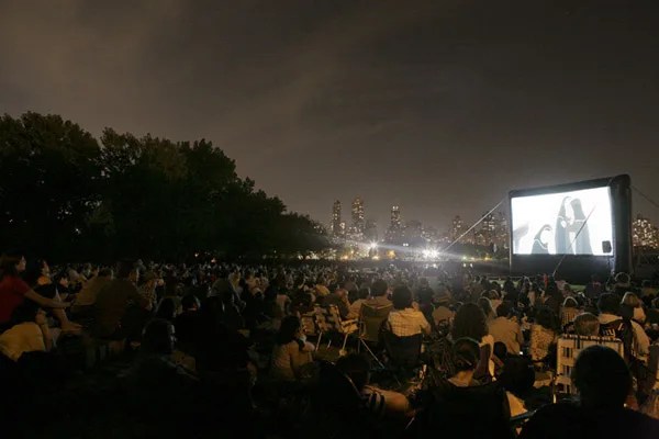 outdoor movie queens