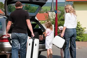 family packing car for vacation