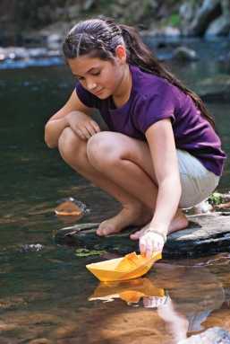 paper_boat_photo_-_Lori_EpsteinNational_Geographic