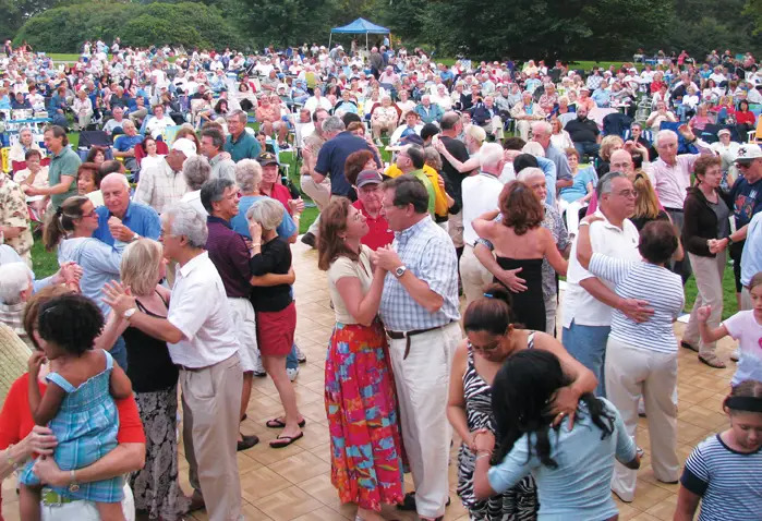 picnic pops concert at old westbury gardens