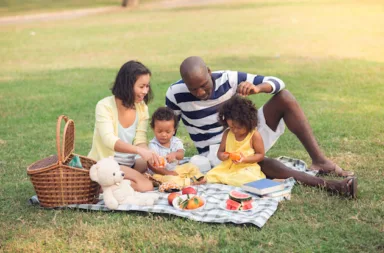 Image,Of,A,Family,Having,Picnic,Outdoors