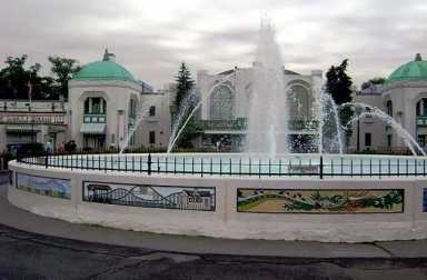 playland-fountain-plaza-630