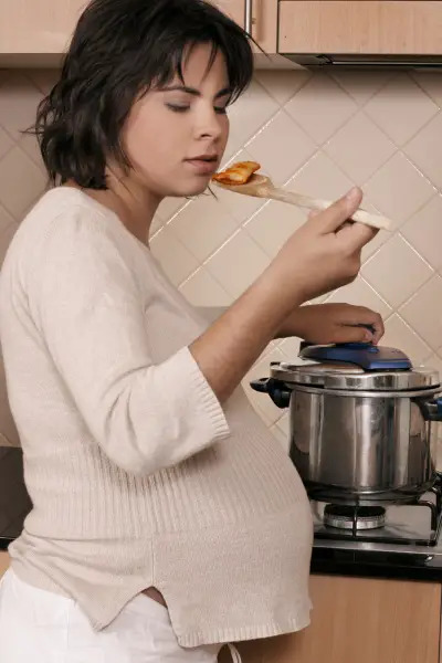 pregnant woman with food