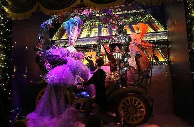 saks fifth ave windows