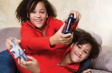 sisters-competing-video-games