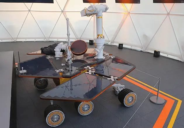 spirit mars rover scale model