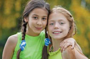 summer-camp-friends