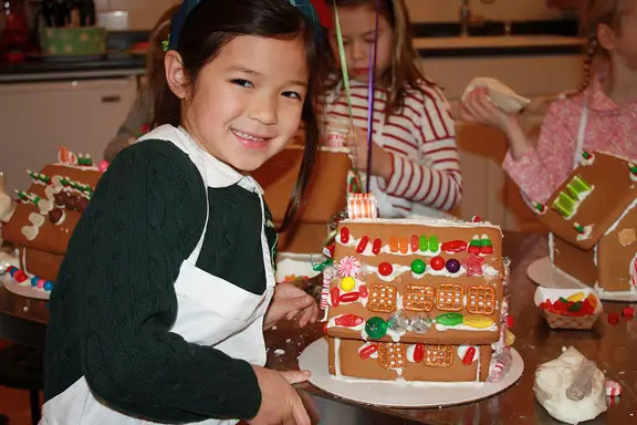 girl decorating gingerbreadhouse at Taste Buds Kitchen