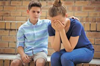 teen-boy-consoling-friend