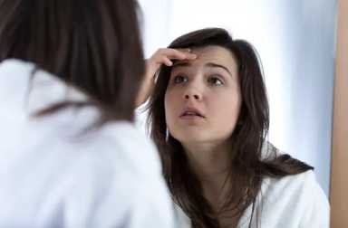 teen-girl-examining-skin