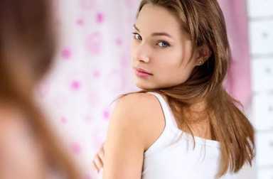 teen-girl-looking-in-mirror