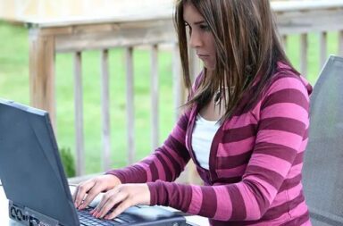 teen-girl-on-laptop