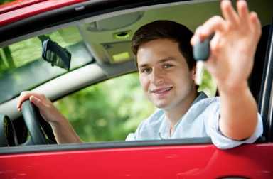 10355205 – teenager sitting in new car and shows the keys