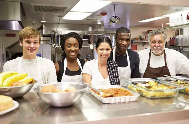 teens volunteering