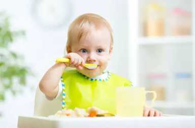 toddler-feeding-self