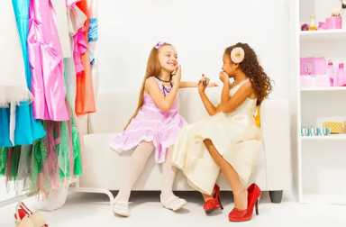 two-young-girls-play-dress-up1