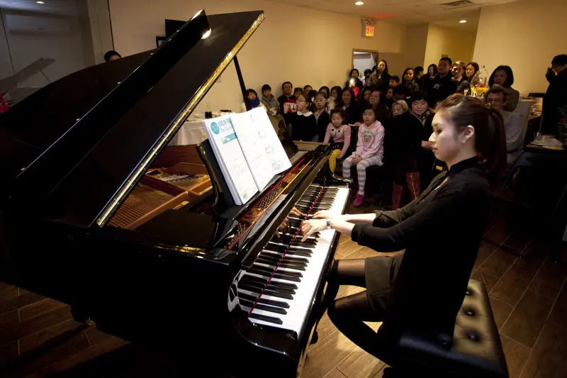 pianist playing for group