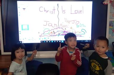 young-children-in-classroom-with-smart-board