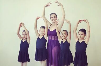 young-girl-dancers-with-instructor-stephanie-knox