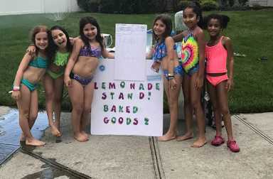 young-girls-outside-selling-lemonade