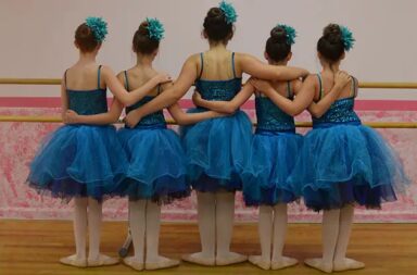 young-girls-posing-ballerinas