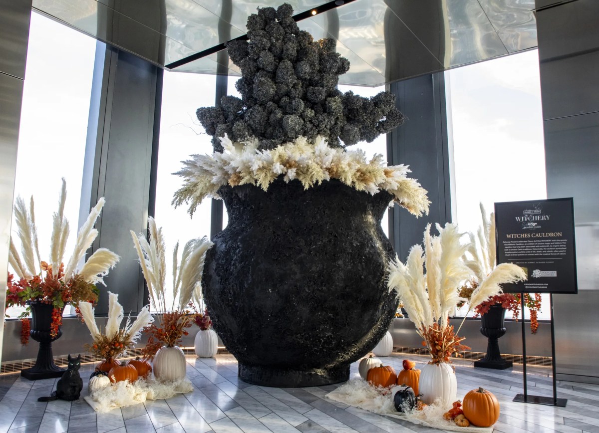 Experience Two Wickedly Beautiful Fall Floral Experiences by Fleurs de