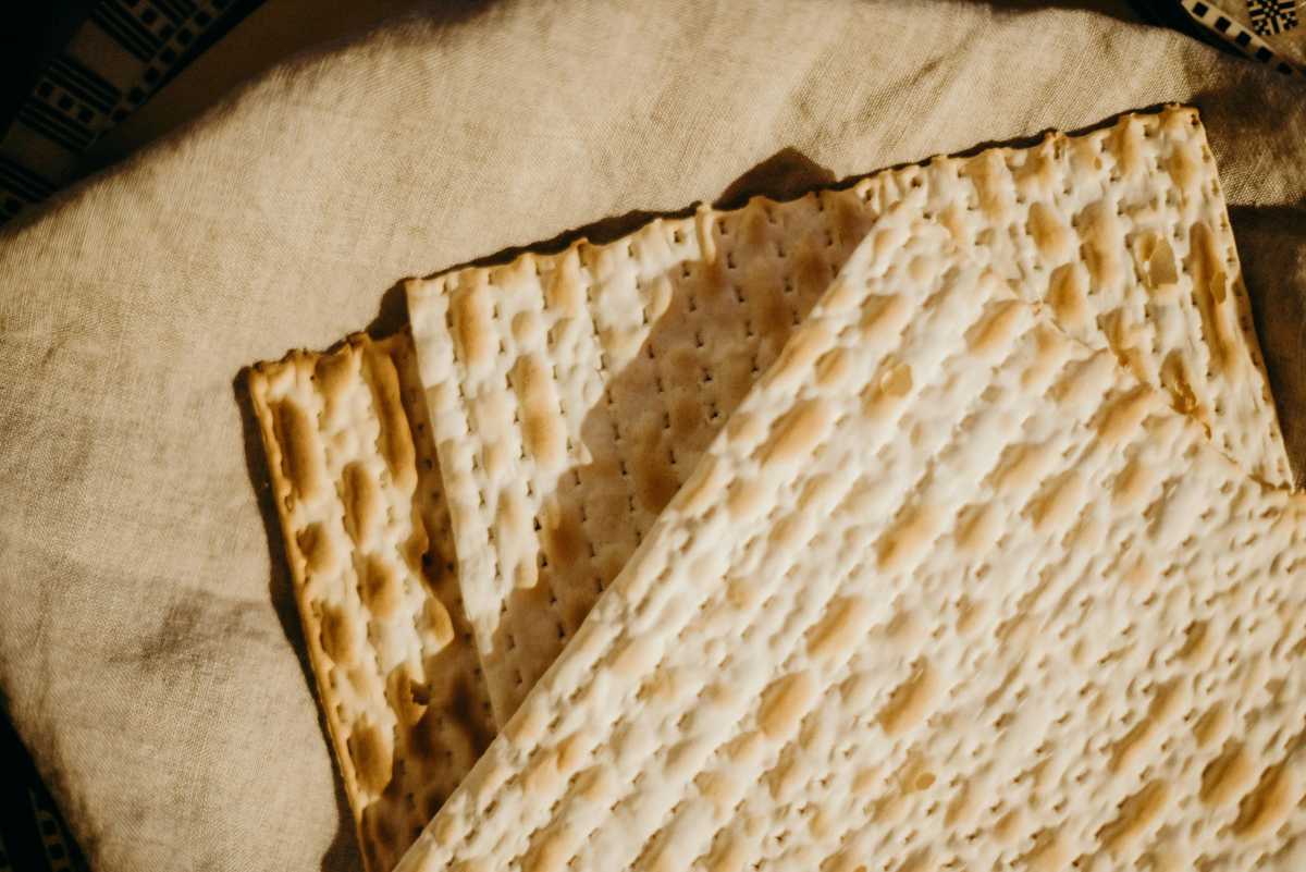 3 matzahs on a cloth fro Passover