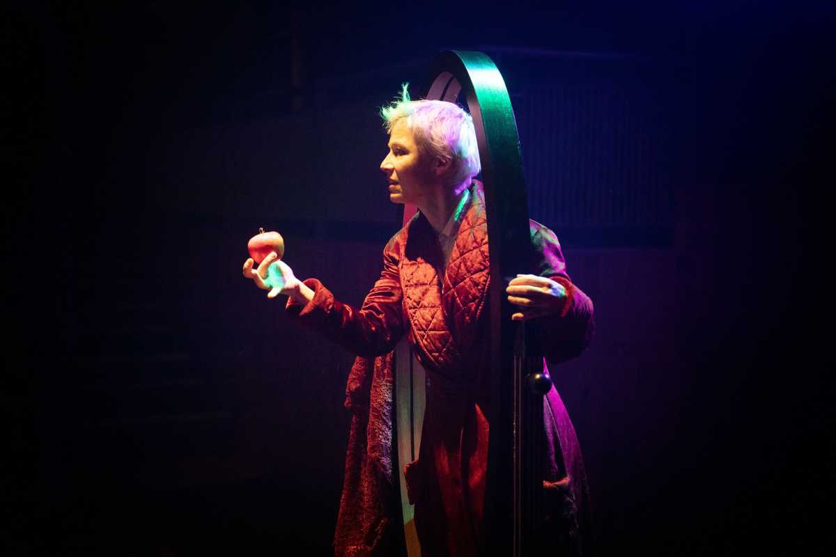 Snow White Hits the New Victory Theater for a Limited Run This November  New York Family